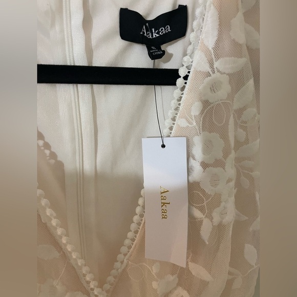Aakaa Cream Floral Embroidered Maxi Dress size Small NWT - Picture 11 of 12